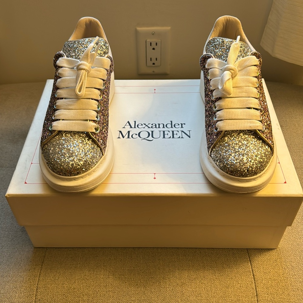 Alexander McQueen Oversized
Silver Galaxy Glitter (Women's)